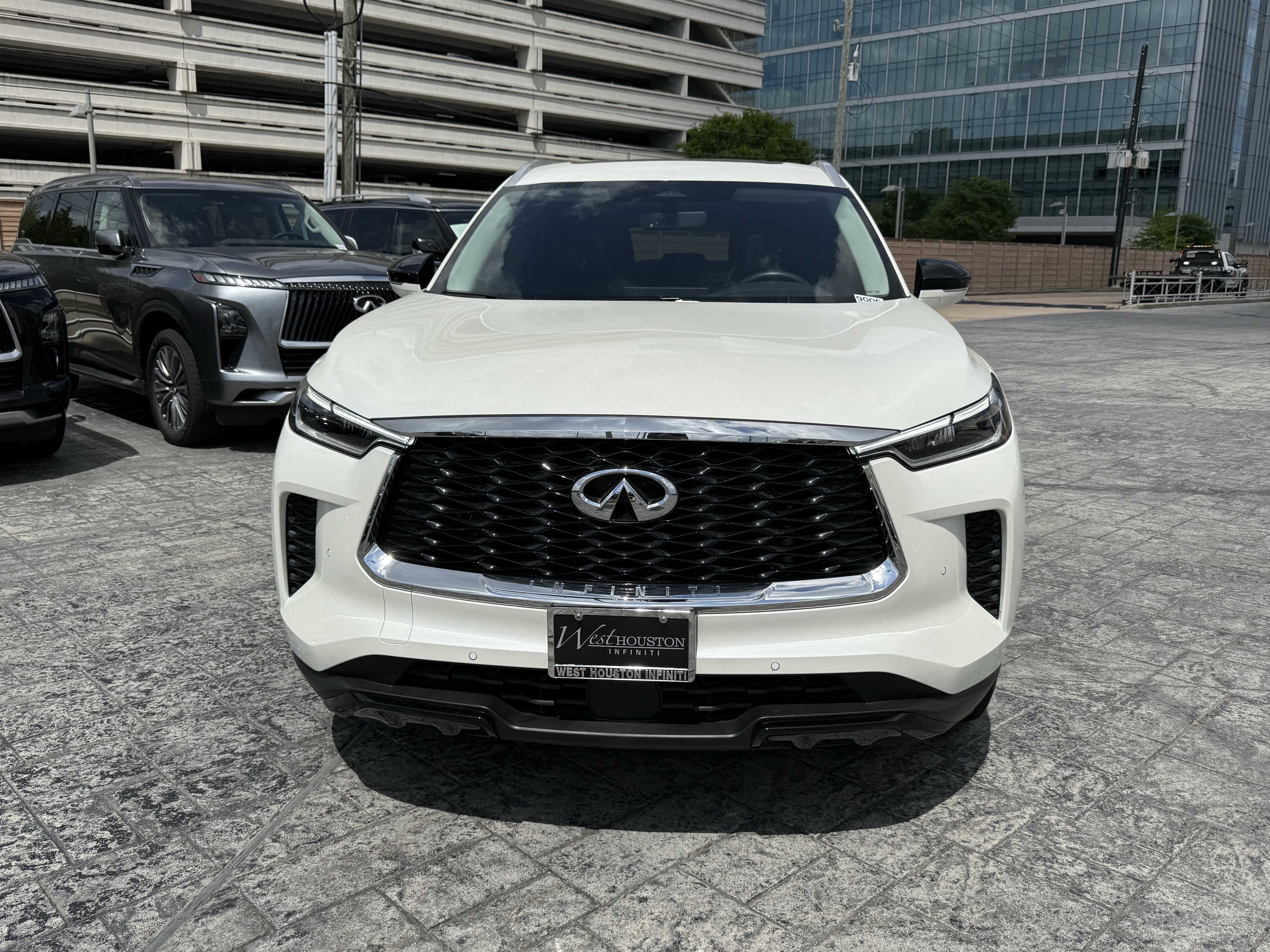 Certified 2023 INFINITI QX60 Luxe w/ Cargo Package image 2