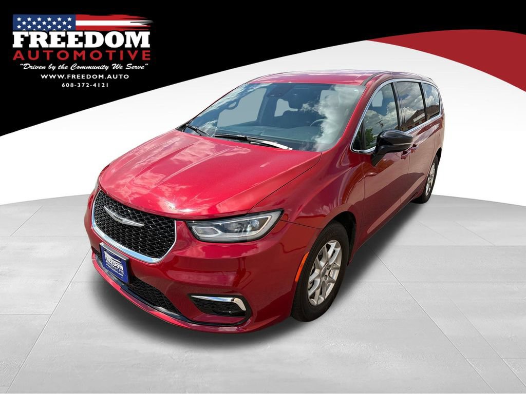 Used 2025 Chrysler Pacifica Select