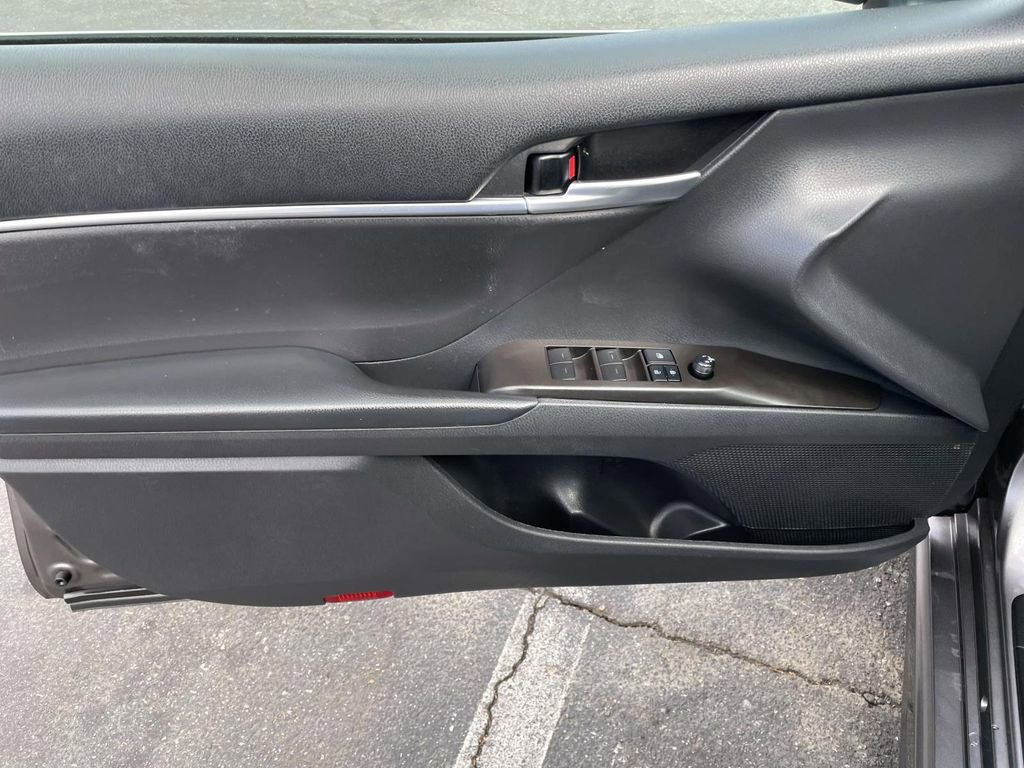 Used 2021 Toyota Camry SE image 27