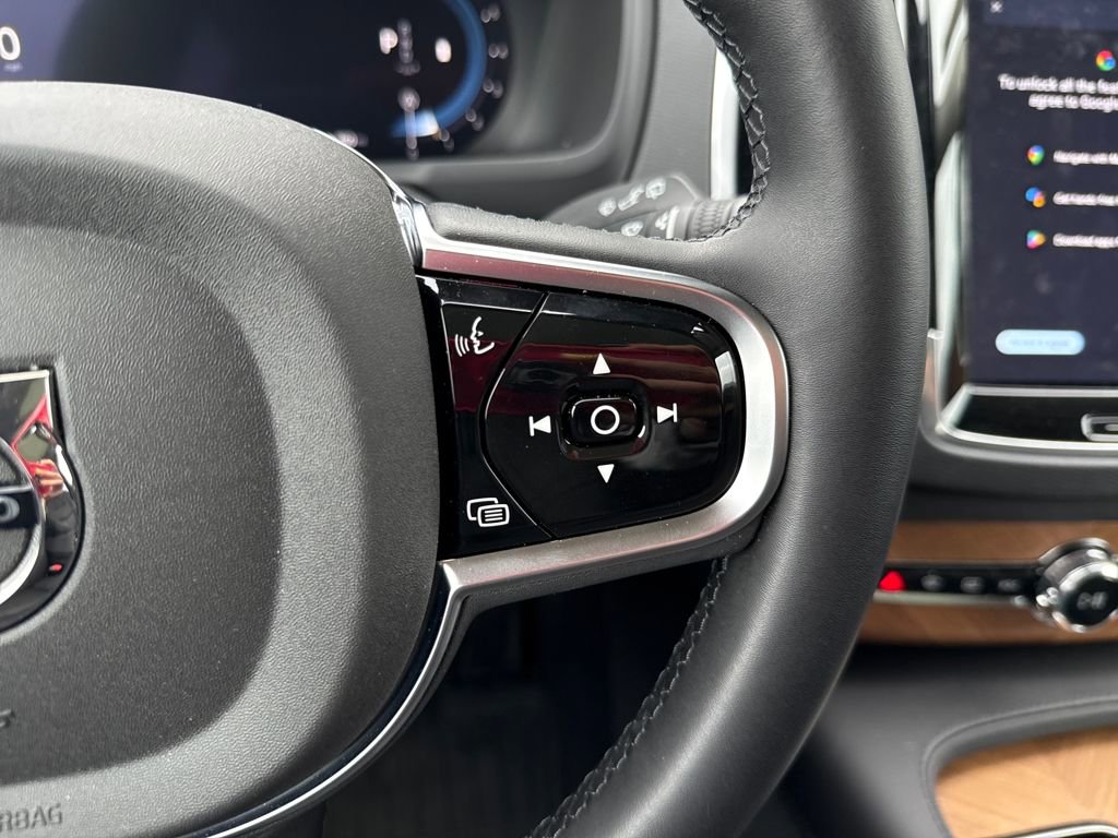 Used 2025 Volvo XC90 B6 Plus w/ Protection Package image 22