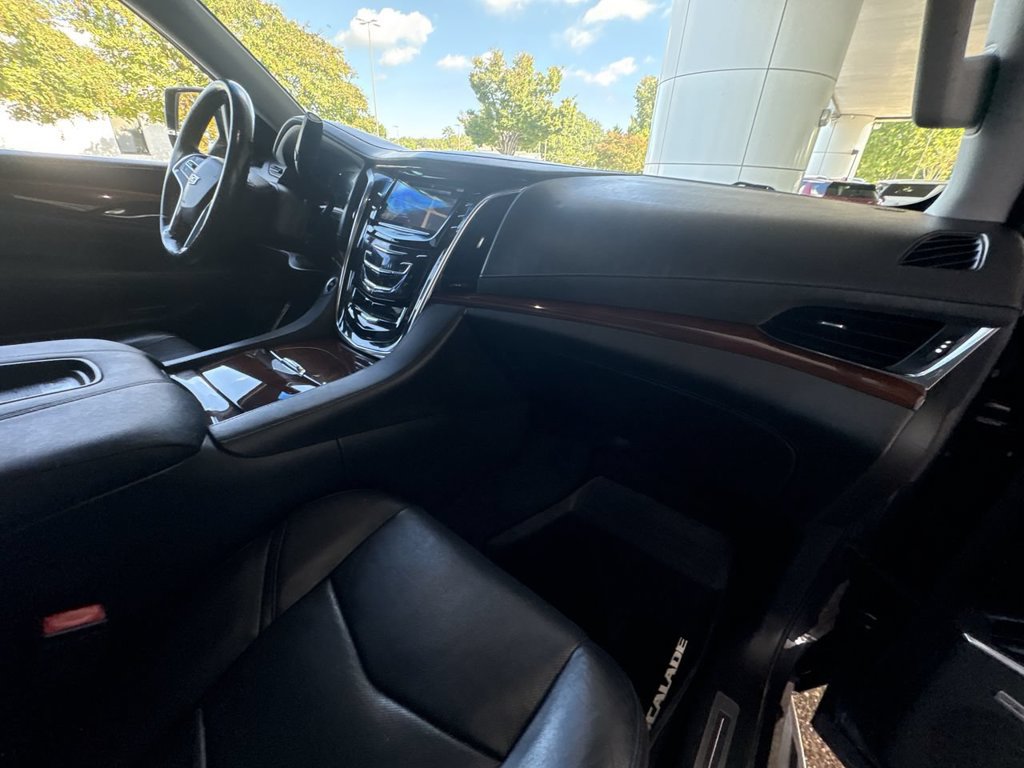 Used 2016 Cadillac Escalade Luxury AWD/4WD image 30