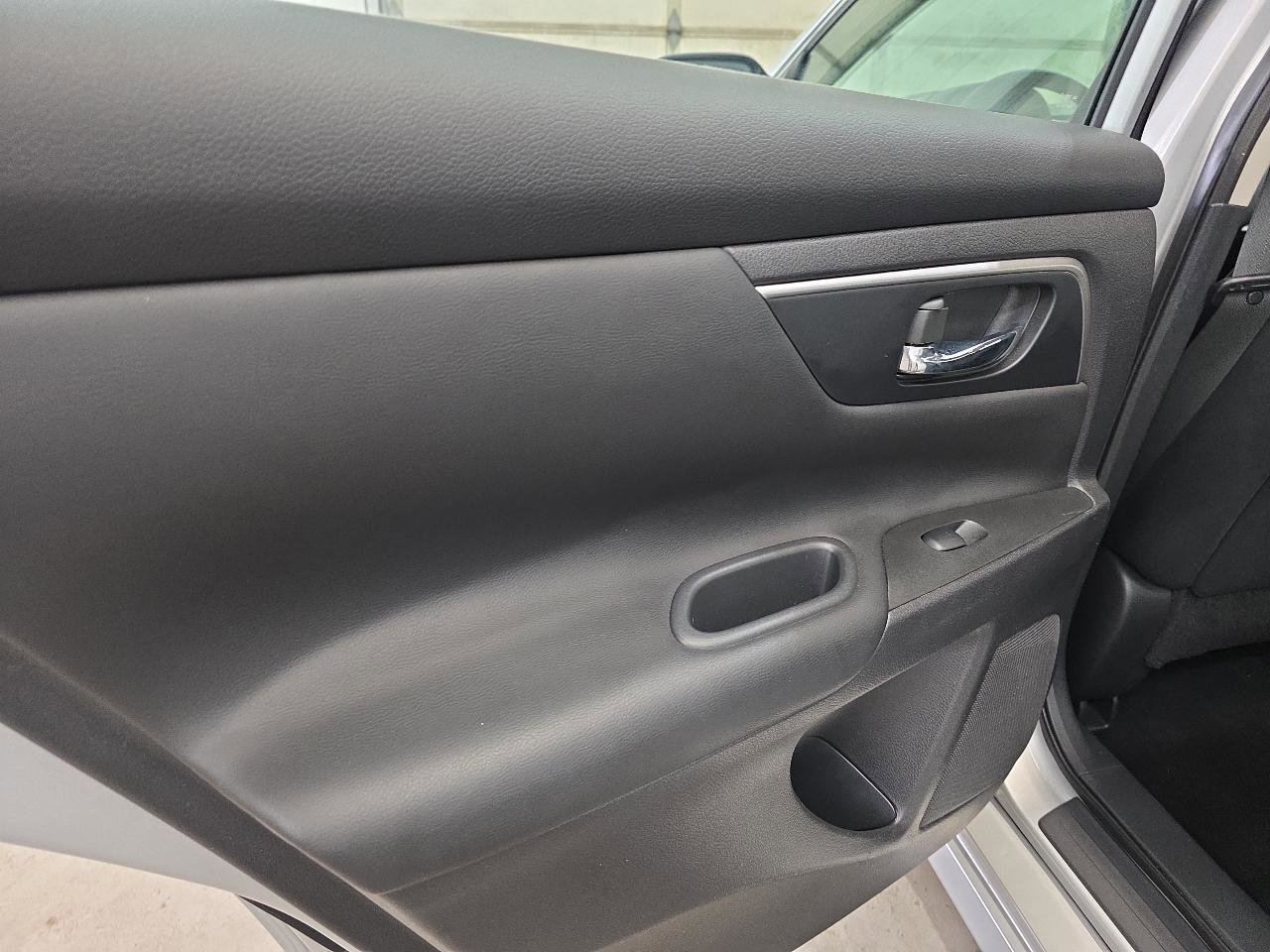 Used 2015 Nissan Altima 2.5 S w/ Power Driver Seat Package FWD image 30