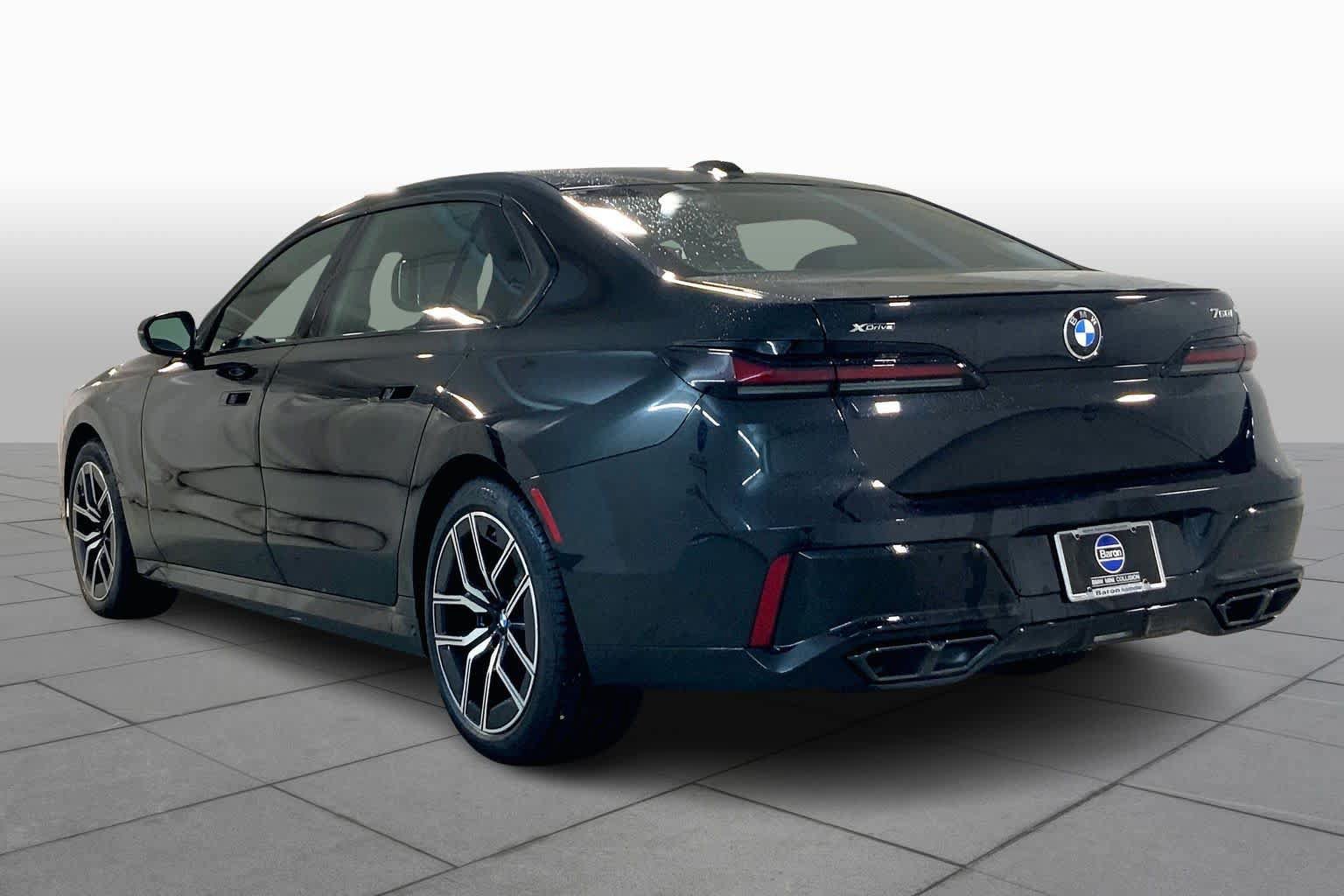 Used 2026 BMW 760i xDrive w/ Executive Package AWD/4WD image 12