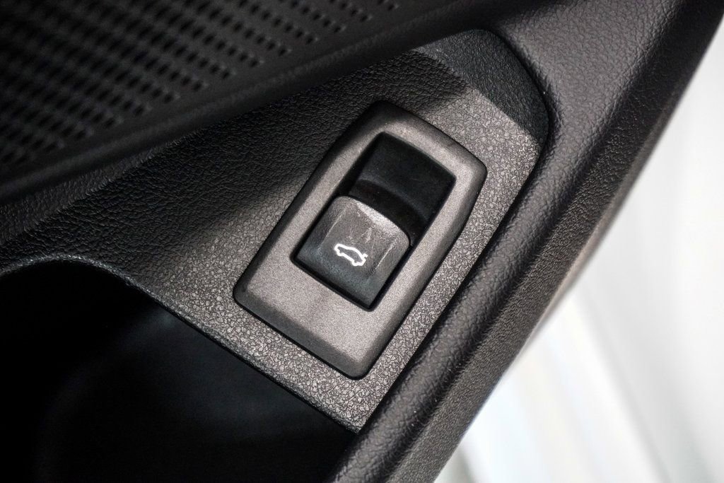 Used 2024 BMW 330i xDrive Sedan AWD/4WD image 38