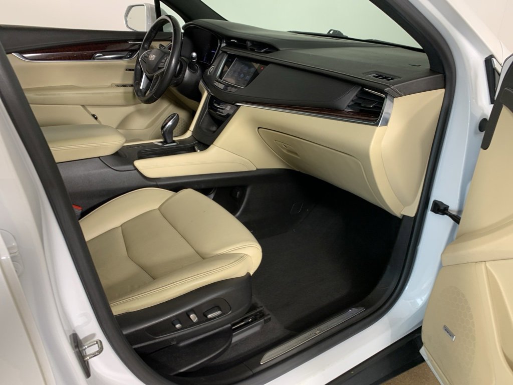 Used 2017 Cadillac XT5 Luxury w/ Advanced Security Package image 36