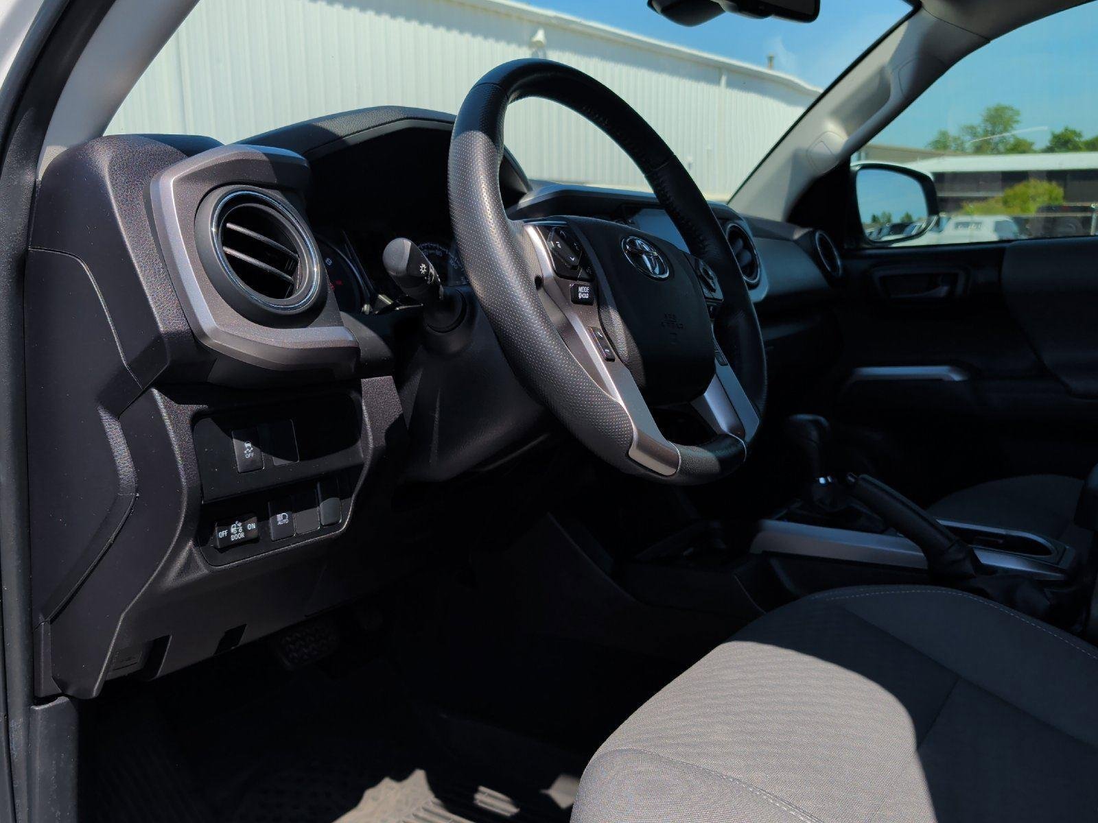 Used 2023 Toyota Tacoma SR5 AWD/4WD image 15