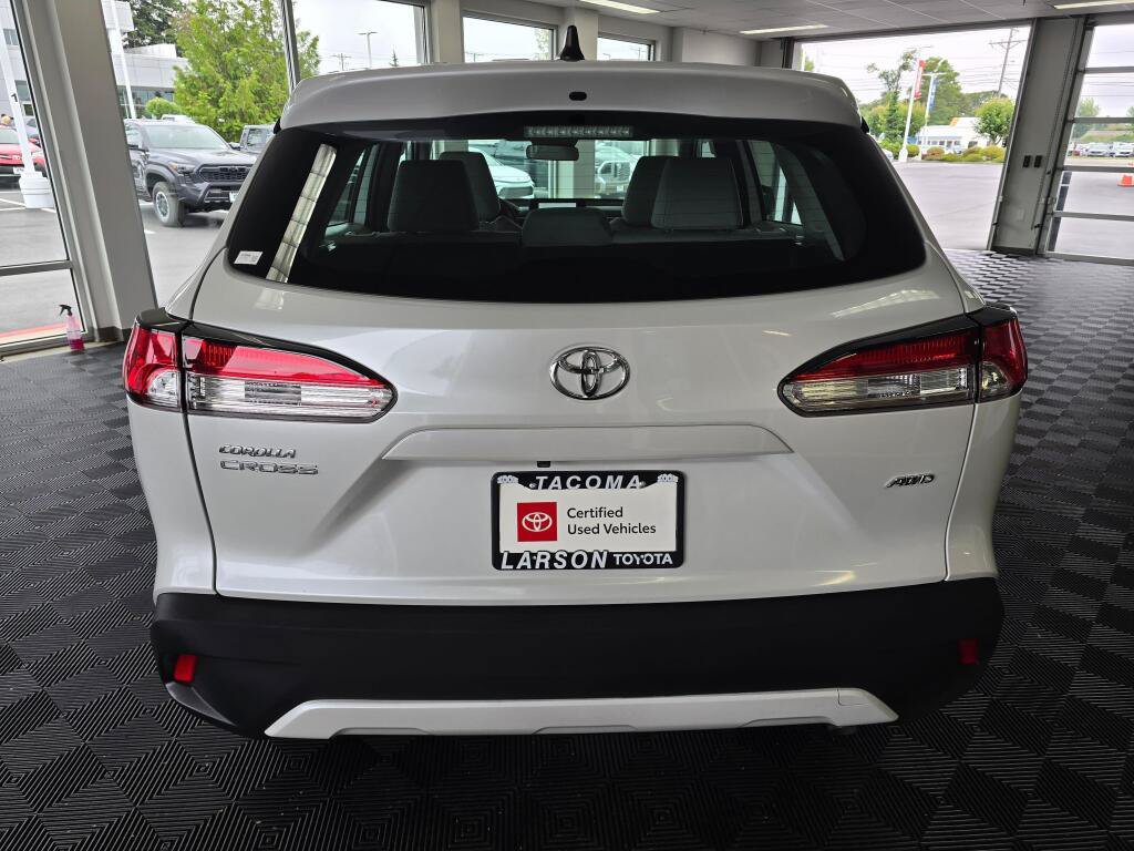 Used 2024 Toyota Corolla Cross L AWD/4WD image 4