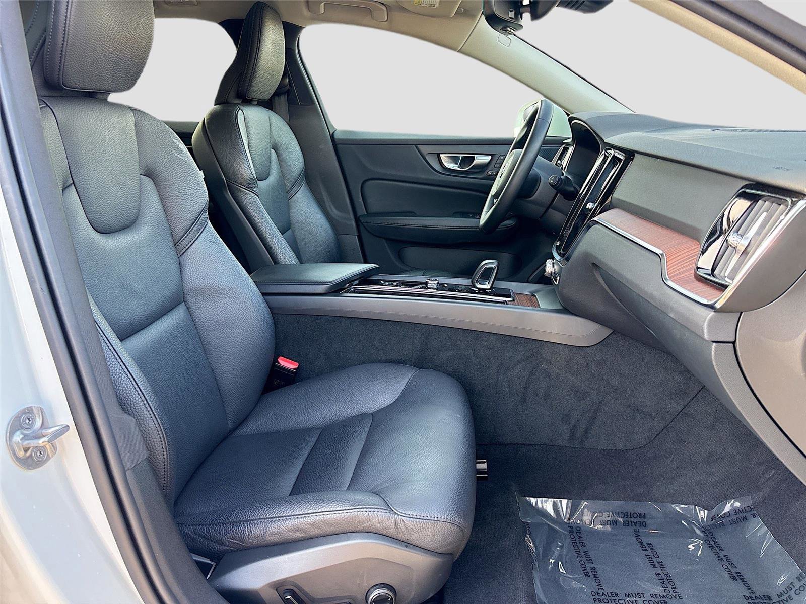 Used 2025 Volvo V60 B5 Cross Country Plus image 28