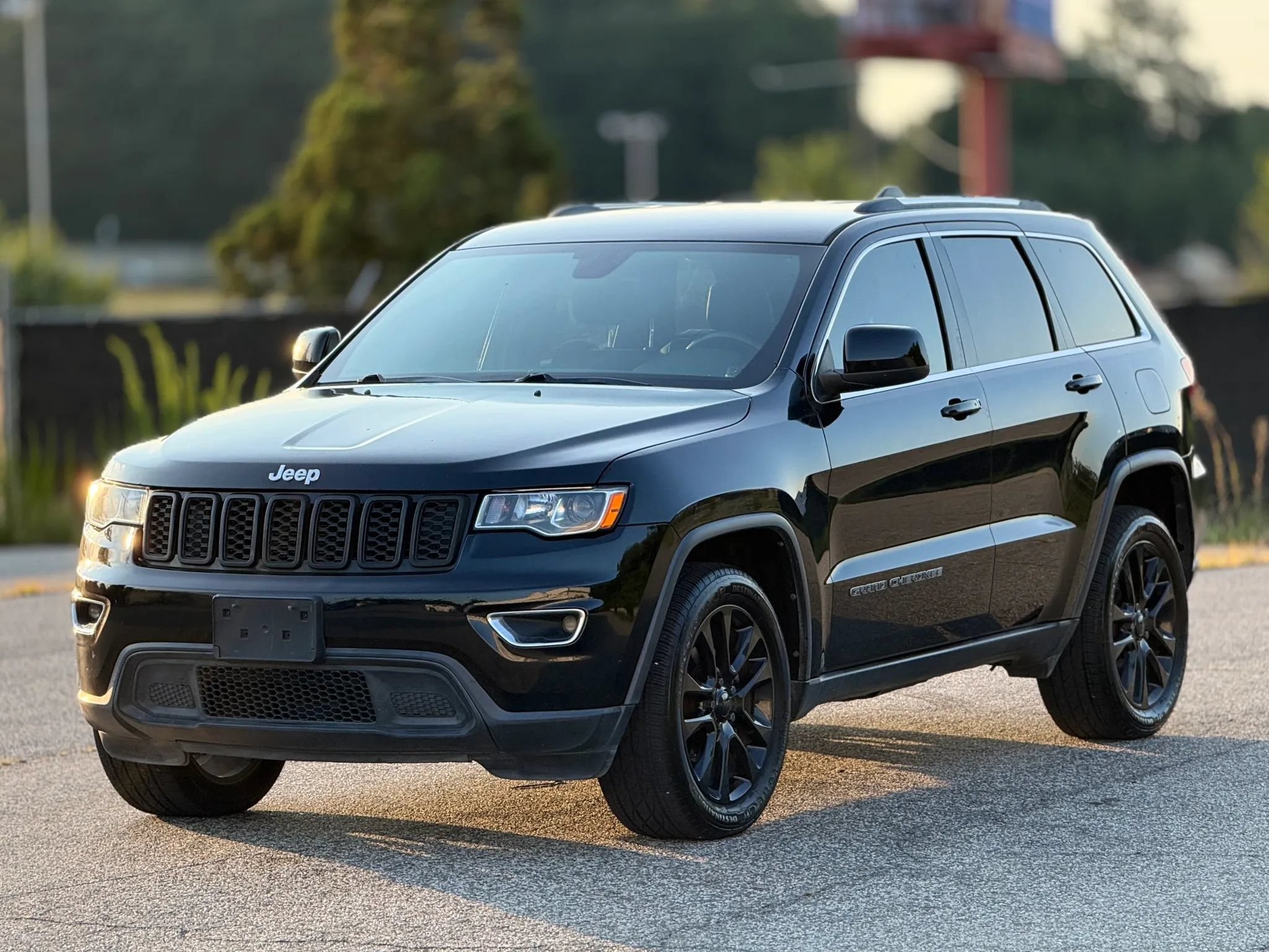 Used 2017 Jeep Grand Cherokee Laredo w/ Quick Order Package 23E AWD/4WD image 6