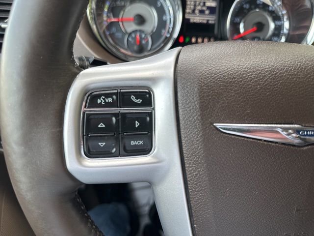 Used 2016 Chrysler Town & Country Touring-L w/ Driver Convenience Group image 23