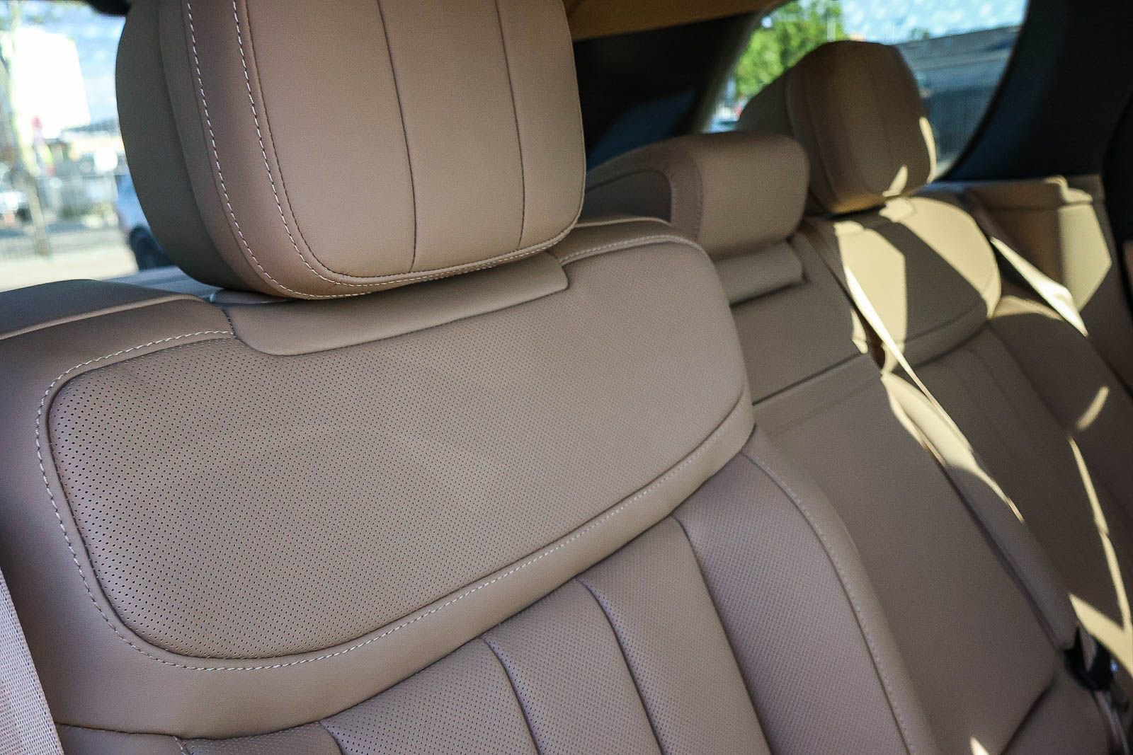 New 2026 Land Rover Range Rover SE image 21