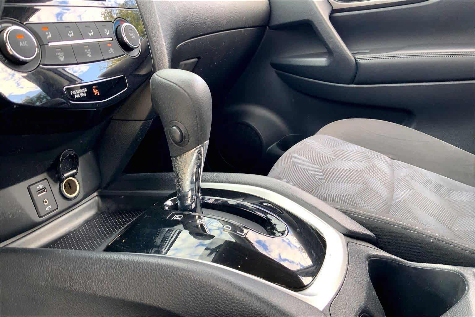 Used 2016 Nissan Rogue S w/ Appearance Package FWD image 17