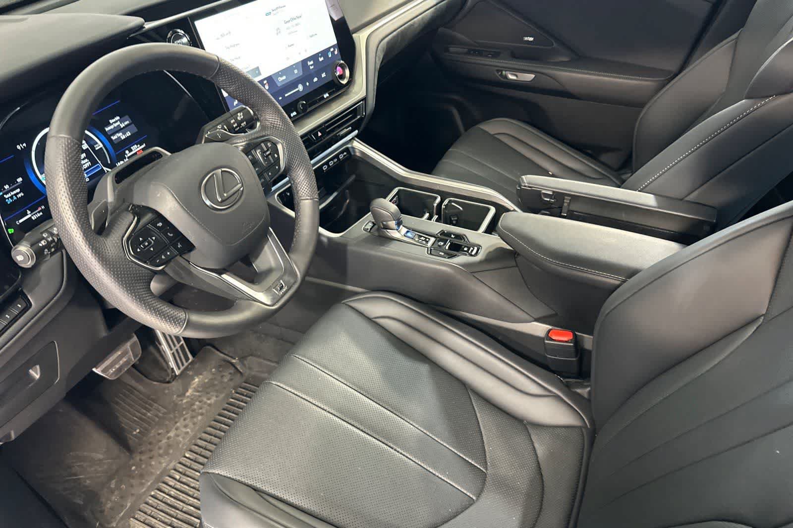 Used 2025 Lexus TX 500h AWD w/ Technology Package image 14