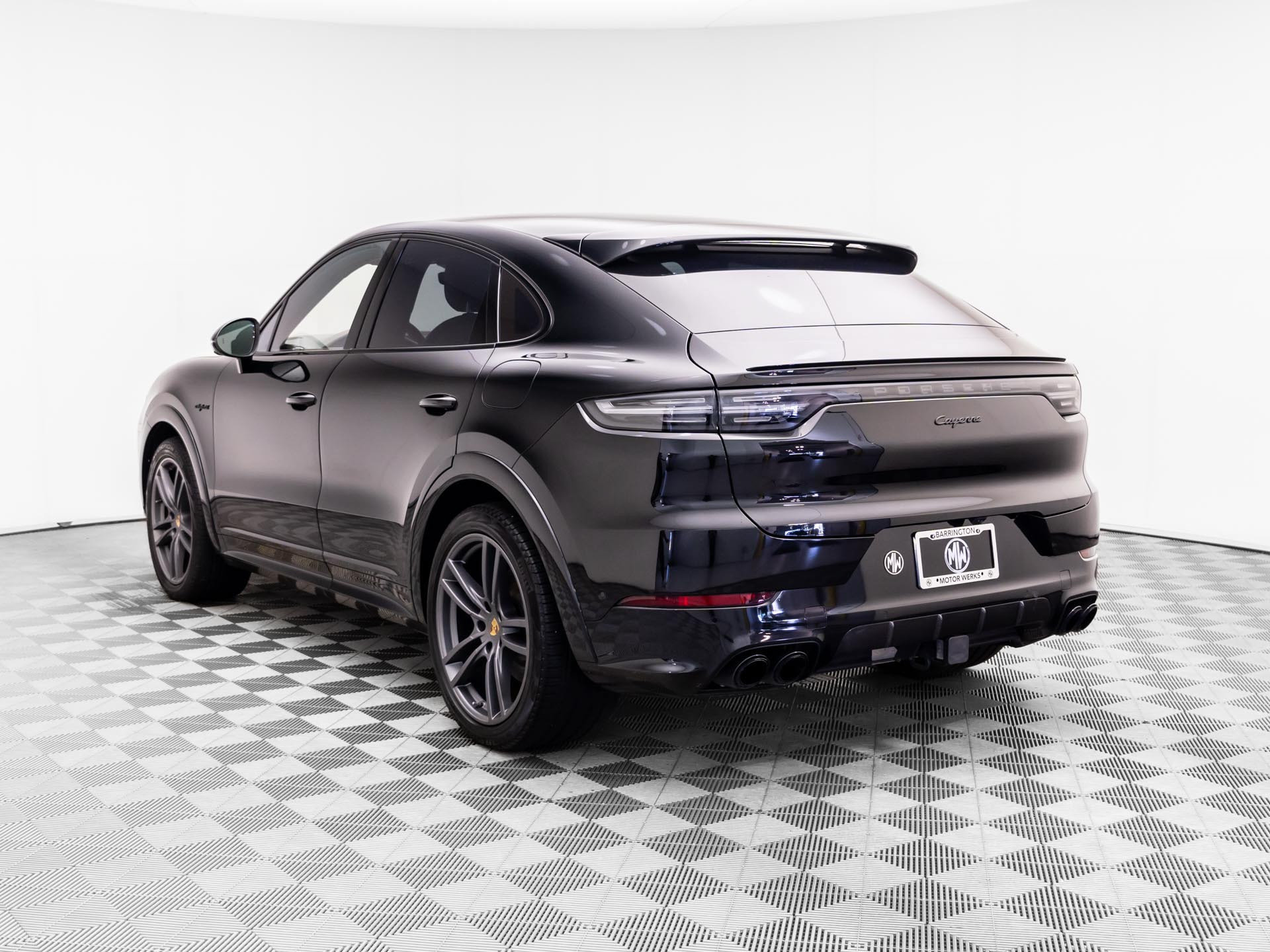 Used 2023 Porsche Cayenne Platinum Edition AWD/4WD image 3