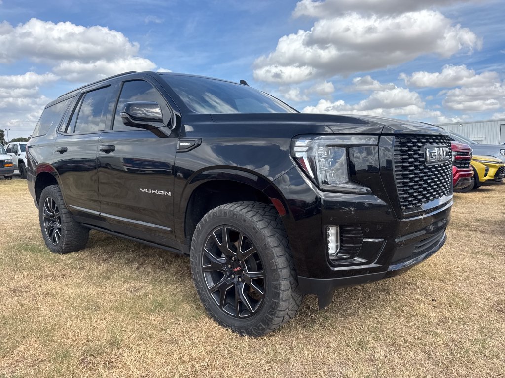 Used 2024 GMC Yukon SLT w/ SLT Premium Package AWD/4WD image 3