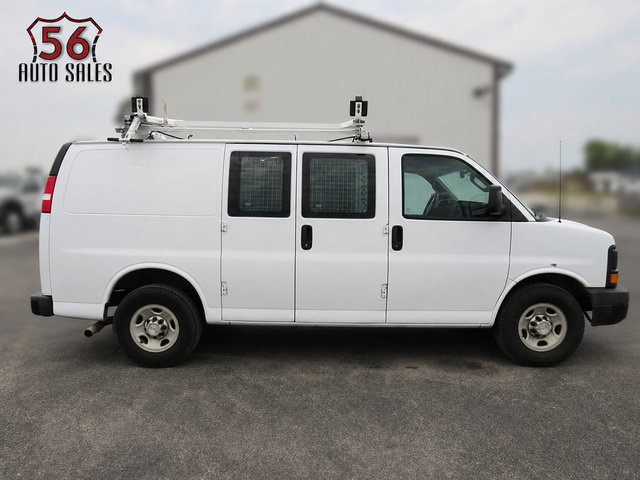 Used 2017 Chevrolet Express 2500 RWD image 1