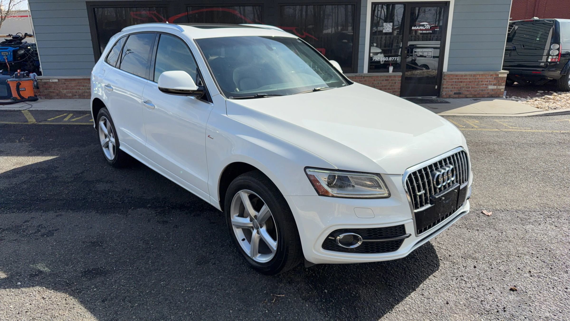 Used 2017 Audi Q5 2.0T Premium Plus w/ Technology Package image 3