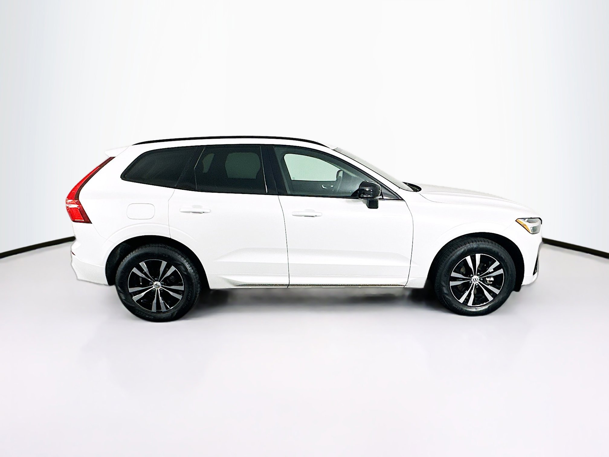 Used 2024 Volvo XC60 B5 Core image 10