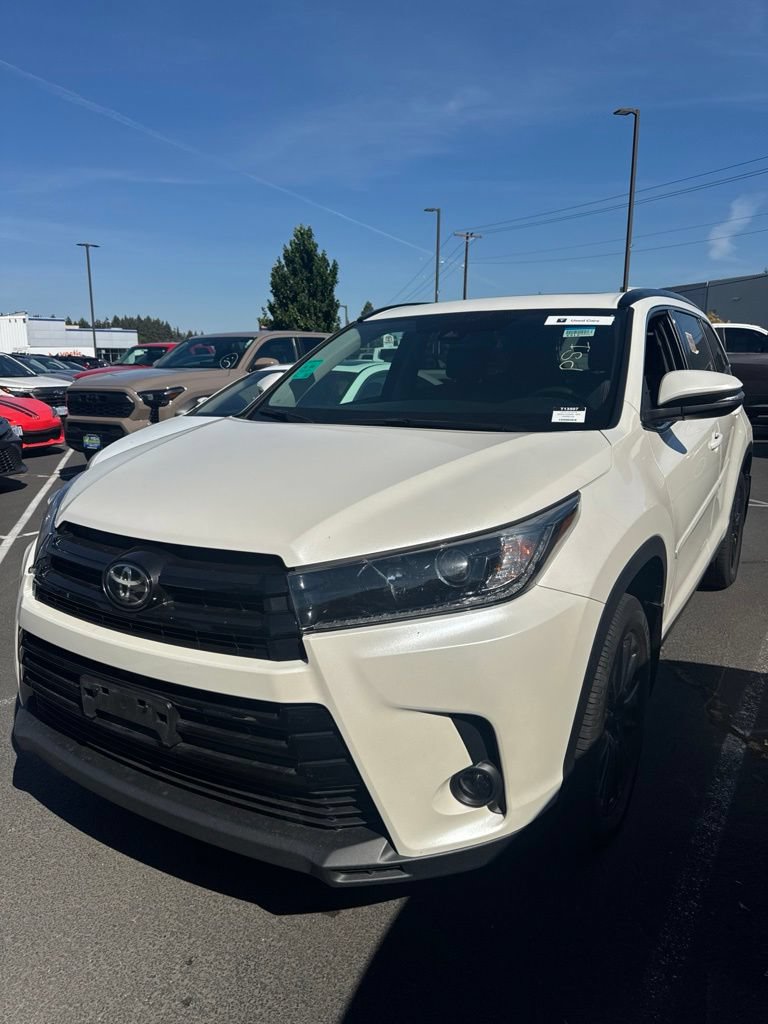 Certified 2019 Toyota Highlander SE AWD/4WD image 1