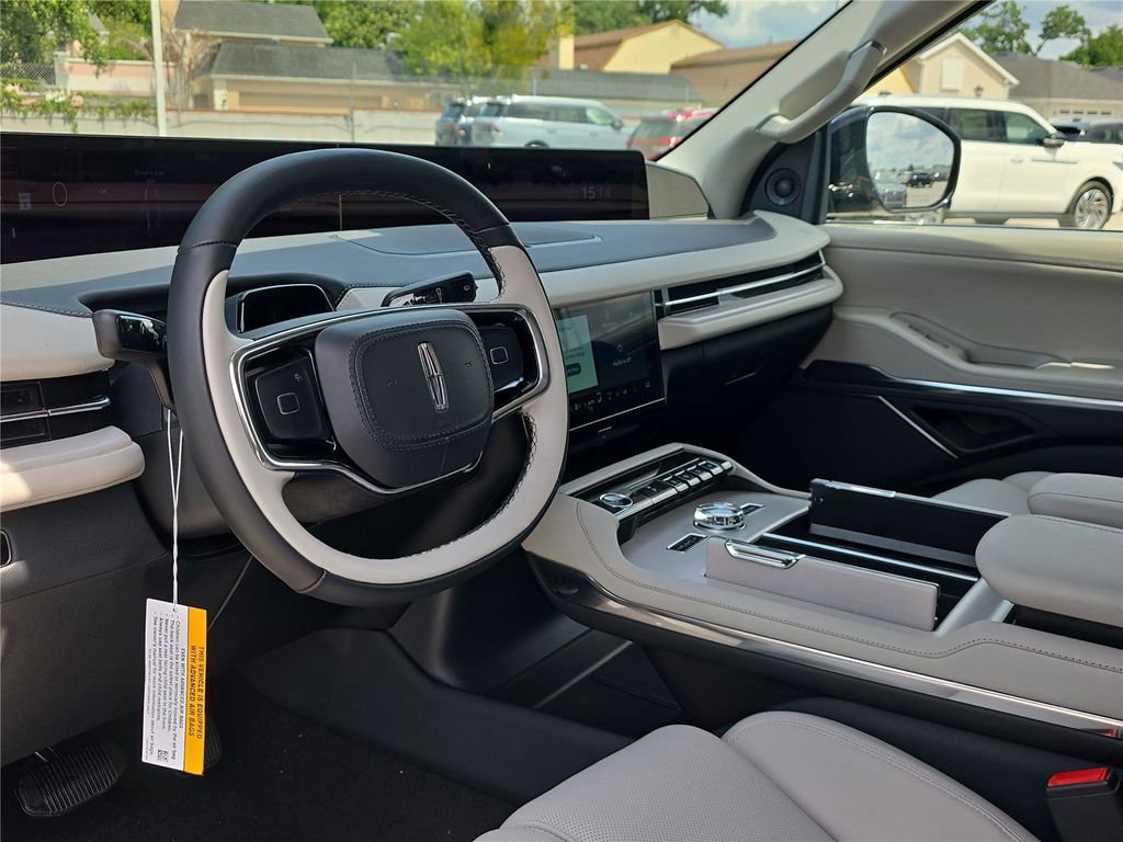 New 2026 Lincoln Navigator Premiere AWD/4WD image 16
