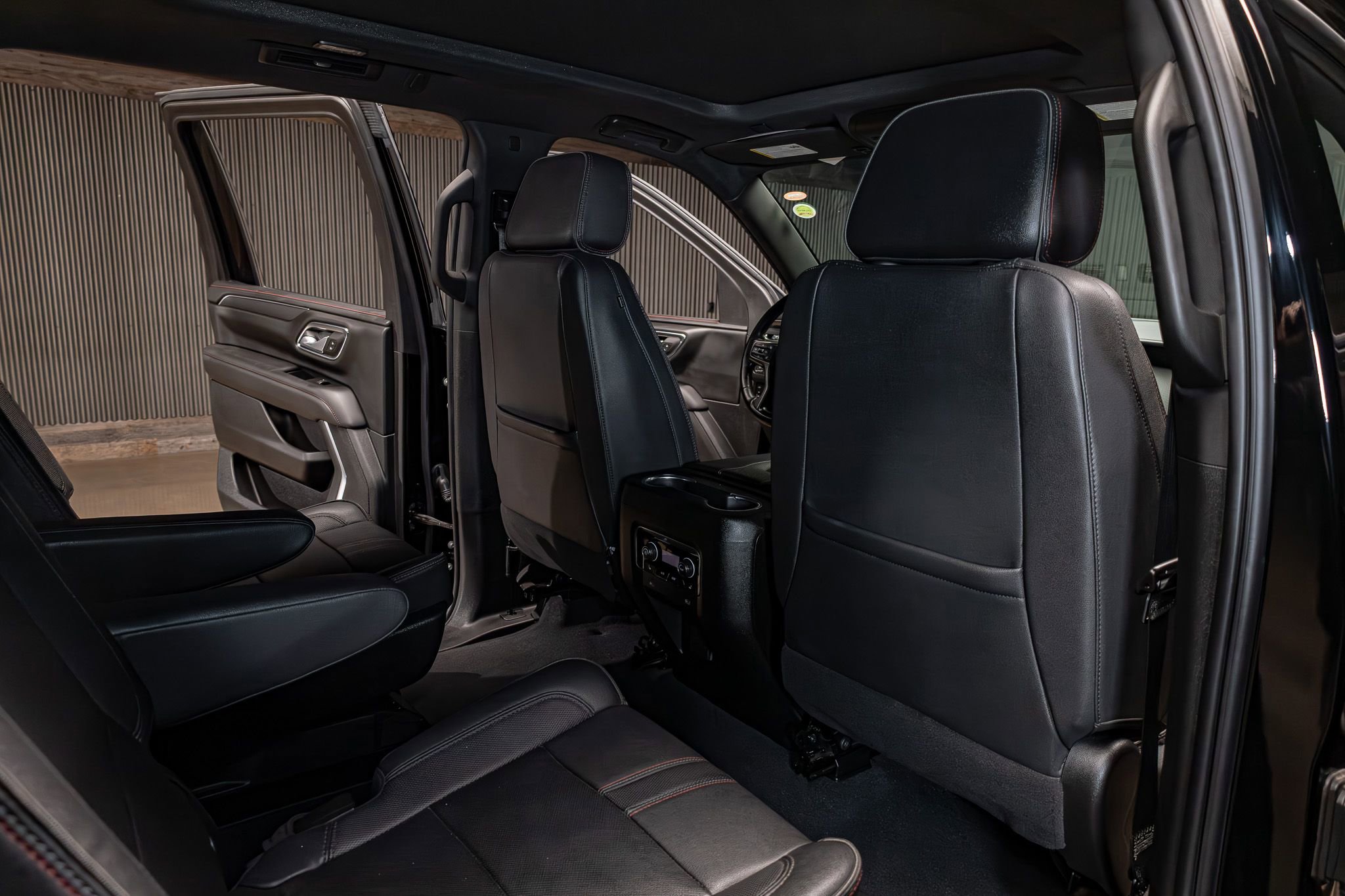 Used 2023 Chevrolet Suburban RST w/ Sport Performance Package image 25