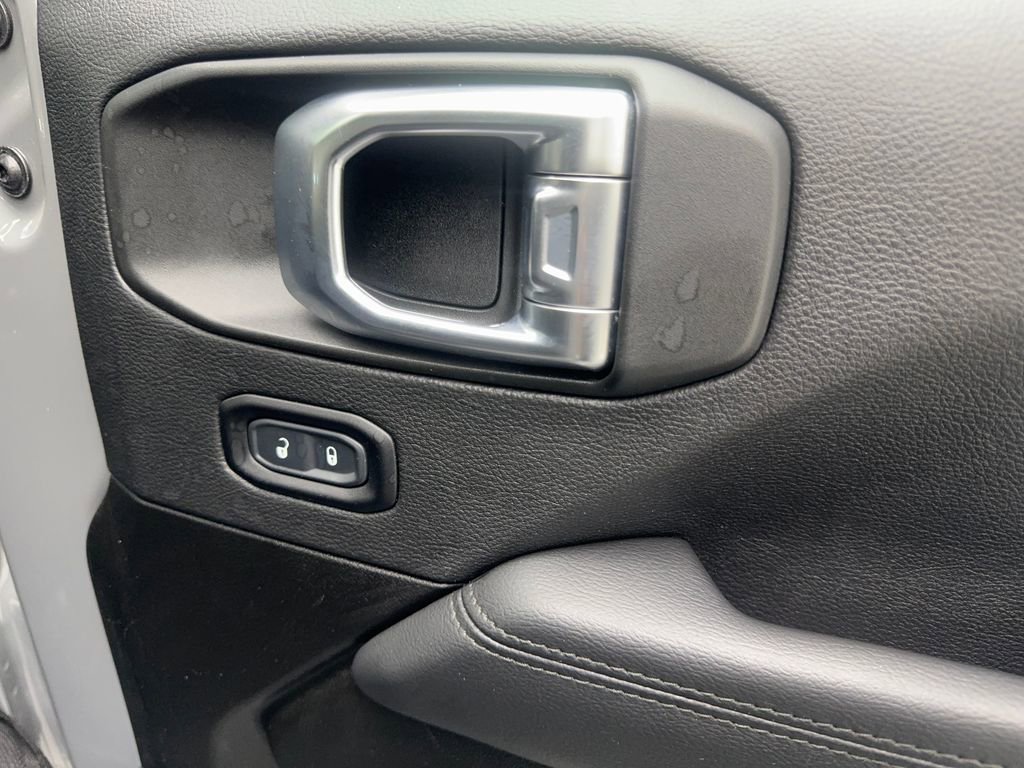 Used 2023 Jeep Wrangler Altitude image 48