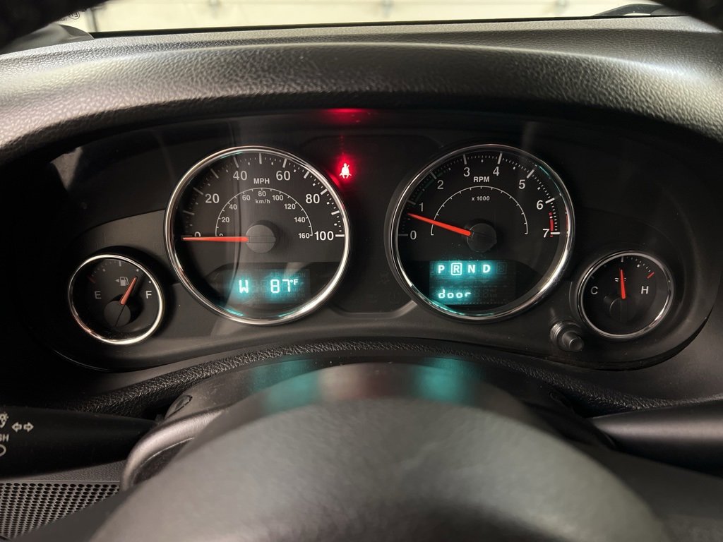 Used 2016 Jeep Wrangler Unlimited Sahara w/ Dual Top Group image 19