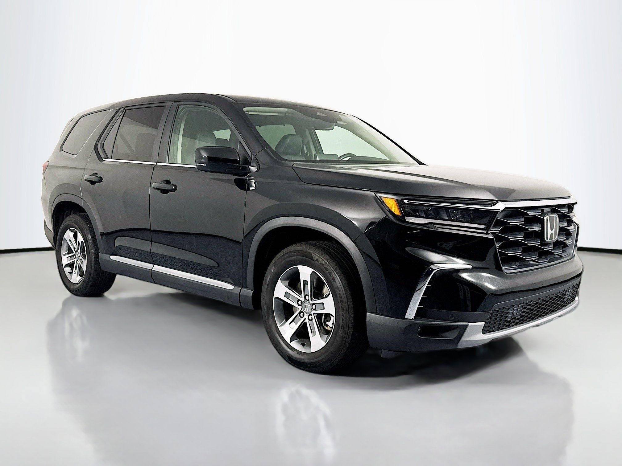 Certified 2025 Honda Pilot EX-L image 3