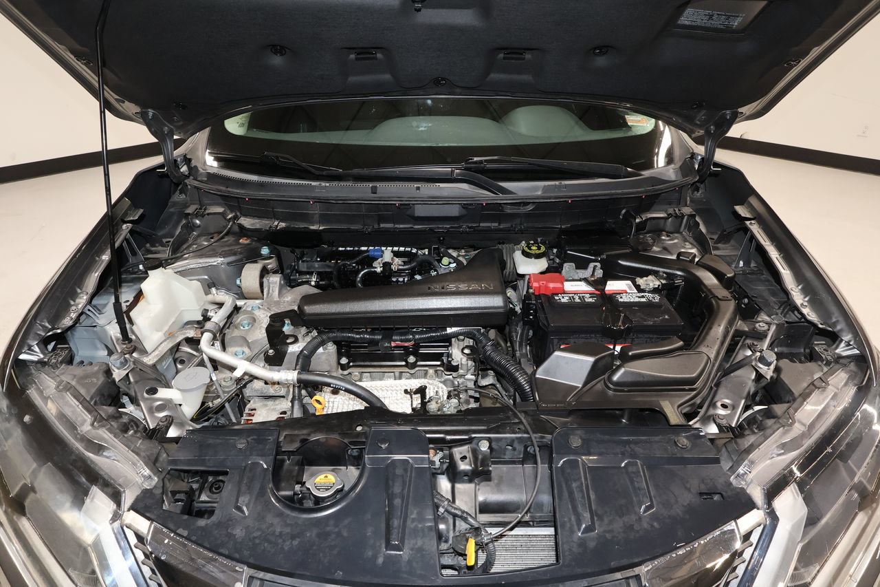 Used 2017 Nissan Rogue SV w/ SV Premium Package image 31