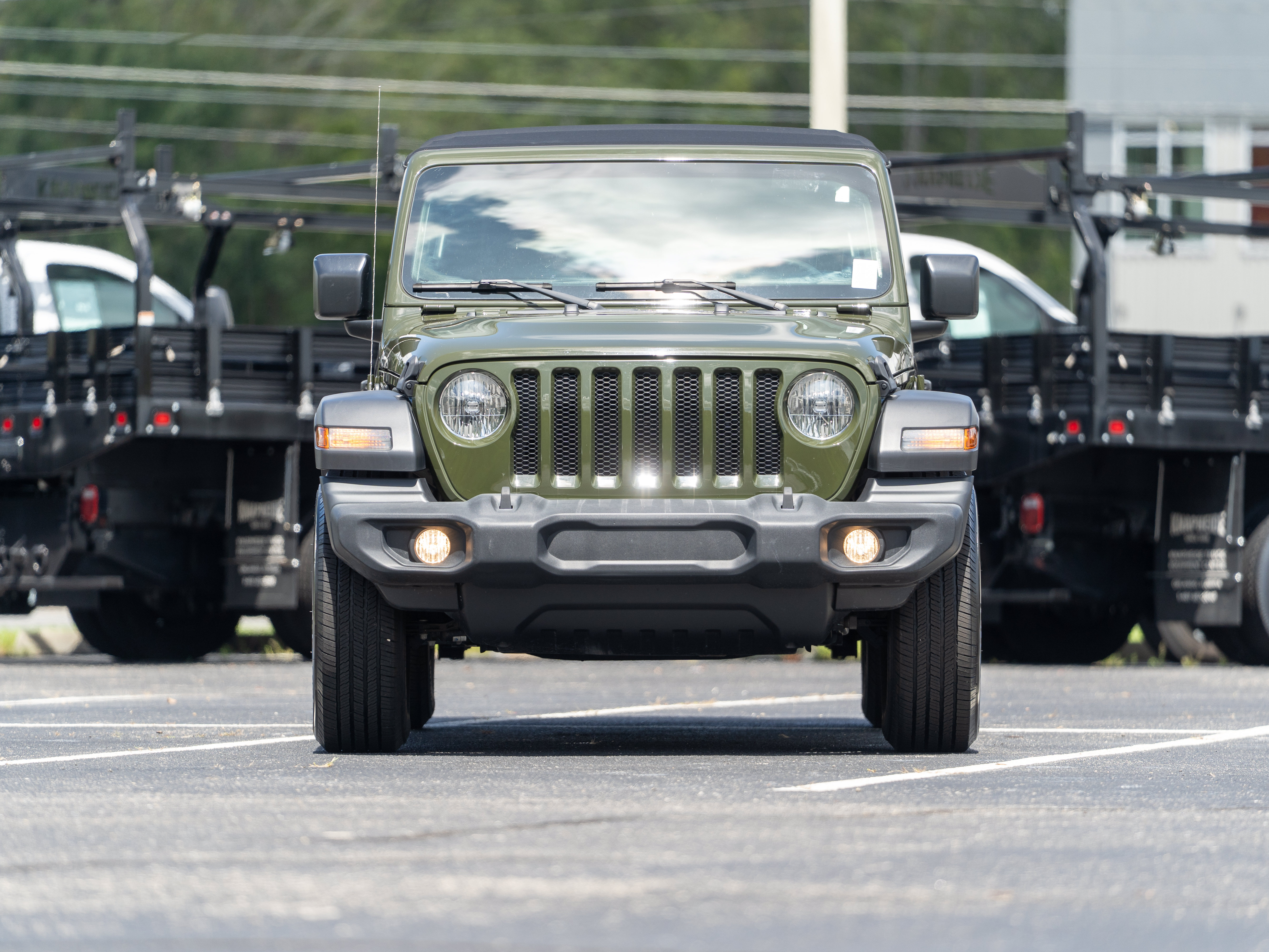 Used 2023 Jeep Wrangler Sport AWD/4WD image 32