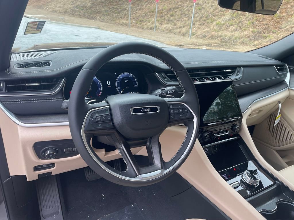 New 2025 Jeep Grand Cherokee Limited AWD/4WD image 11