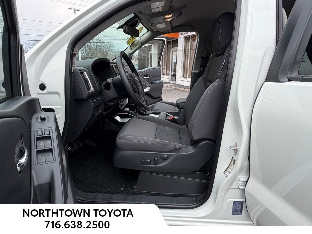 Used 2025 Nissan Frontier SV w/ SV Convenience Package image 13