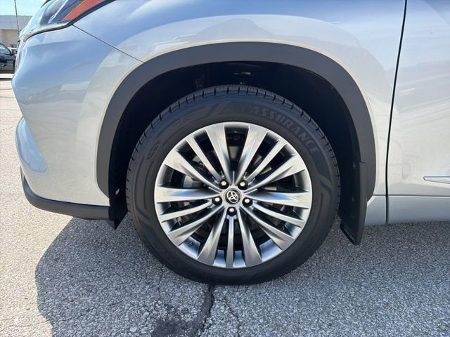 Used 2022 Toyota Highlander Platinum image 16