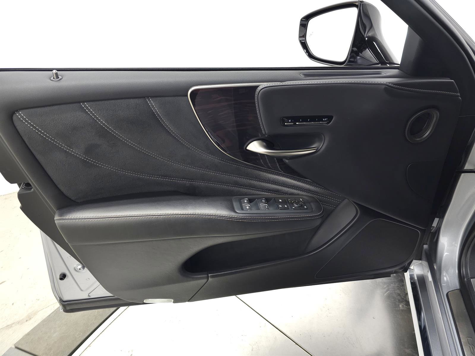 Certified 2023 Lexus LS 500 AWD w/ Luxury Package image 13