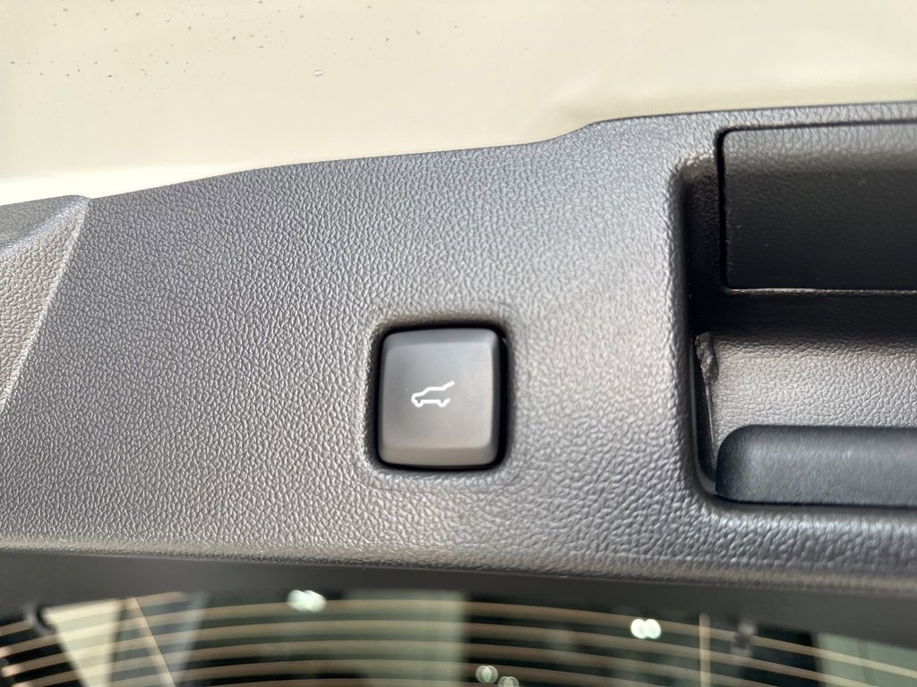 New 2025 Ford Escape SE w/ Class II Trailer Tow Package image 39