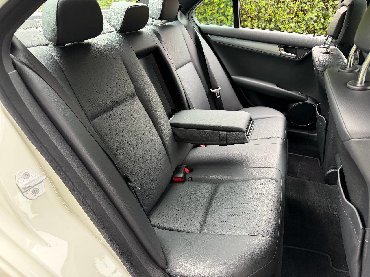 Used 2010 Mercedes-Benz C 300 Sedan image 23
