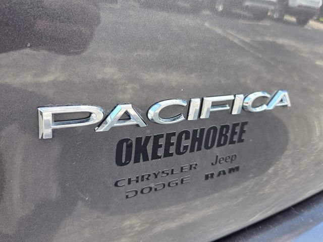 Used 2017 Chrysler Pacifica Touring FWD image 15