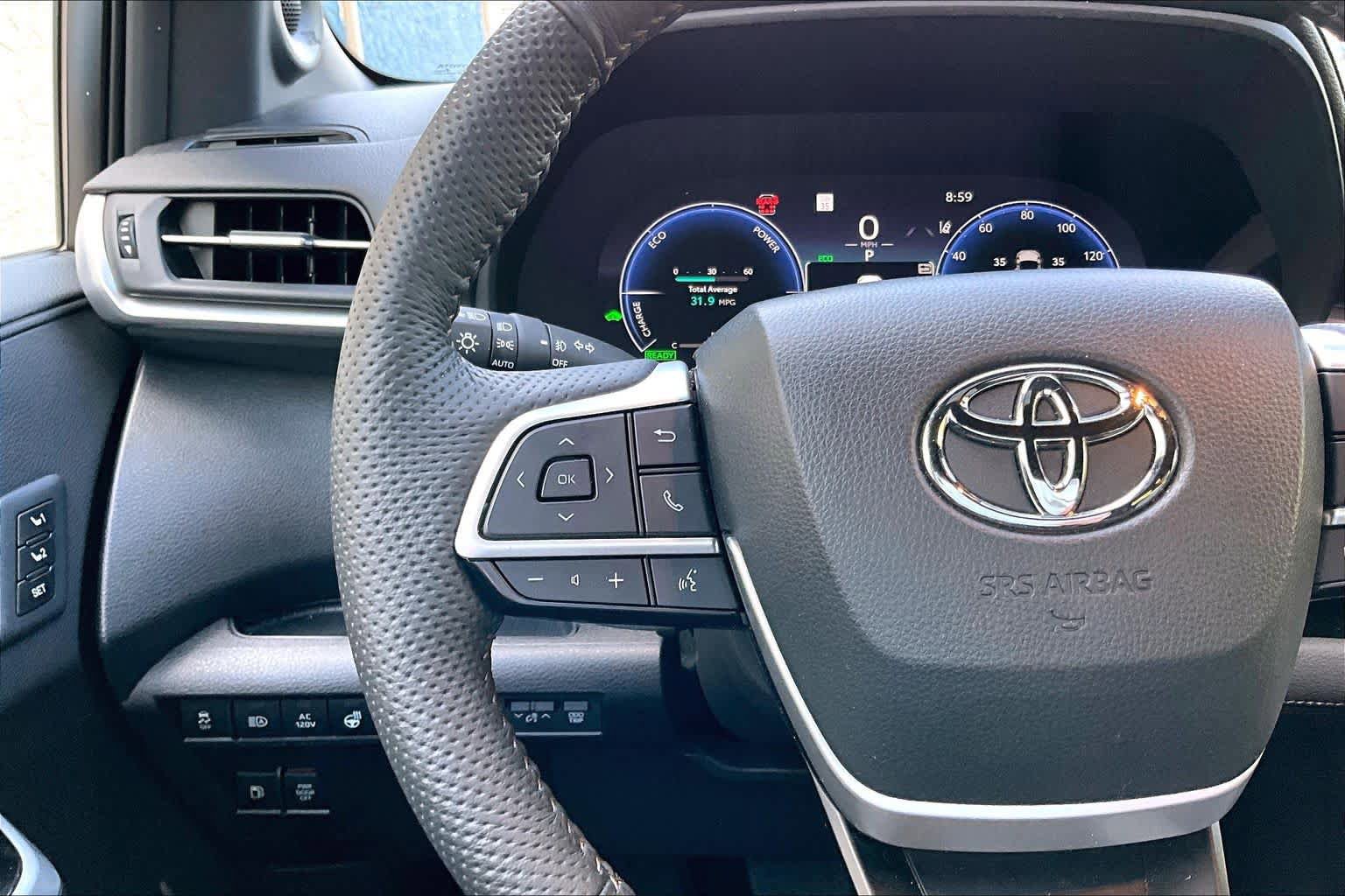 Used 2025 Toyota Sienna Platinum FWD image 24