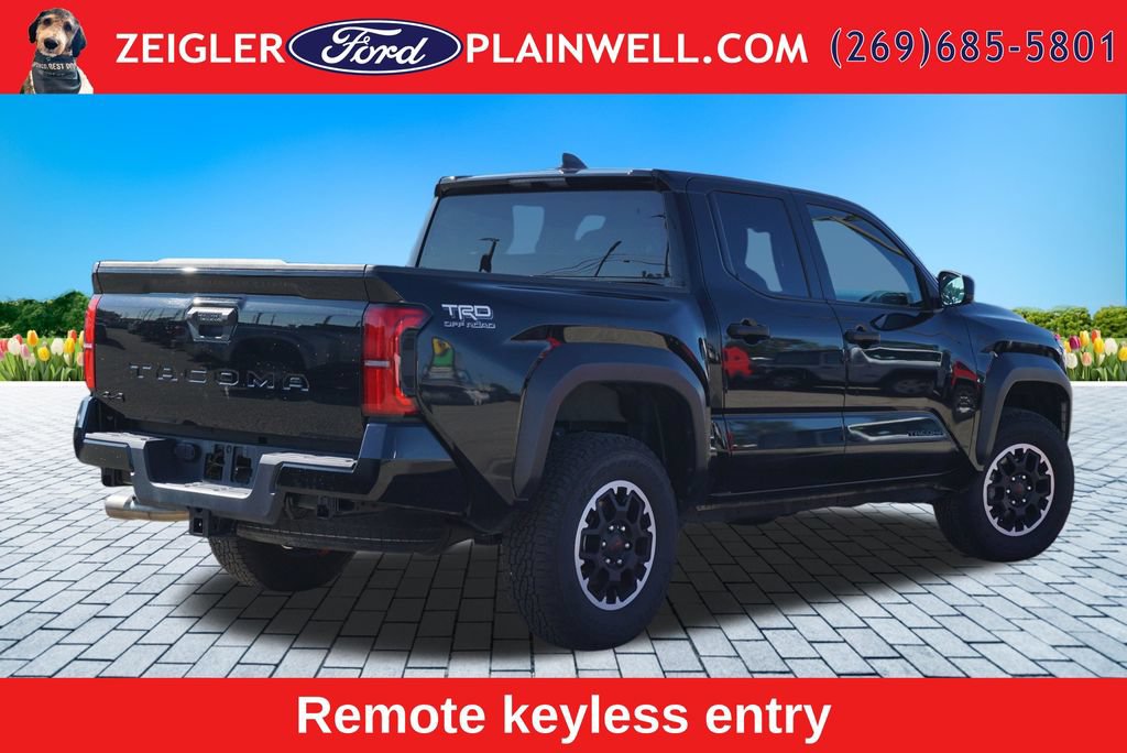 Used 2025 Toyota Tacoma TRD Off-Road AWD/4WD image 5