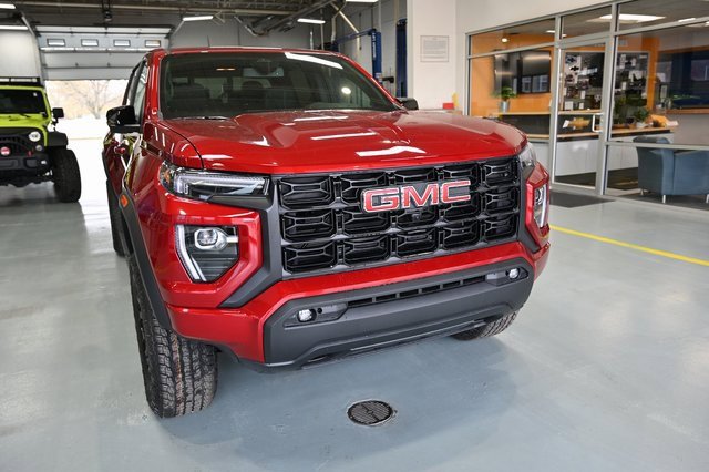 New 2026 GMC Canyon Elevation w/ Convenience Package image 3