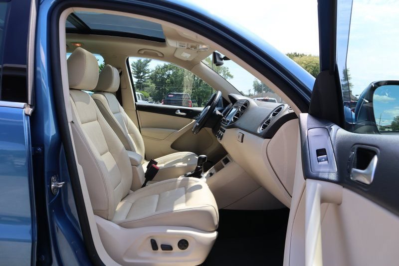 Used 2017 Volkswagen Tiguan SEL AWD/4WD image 23