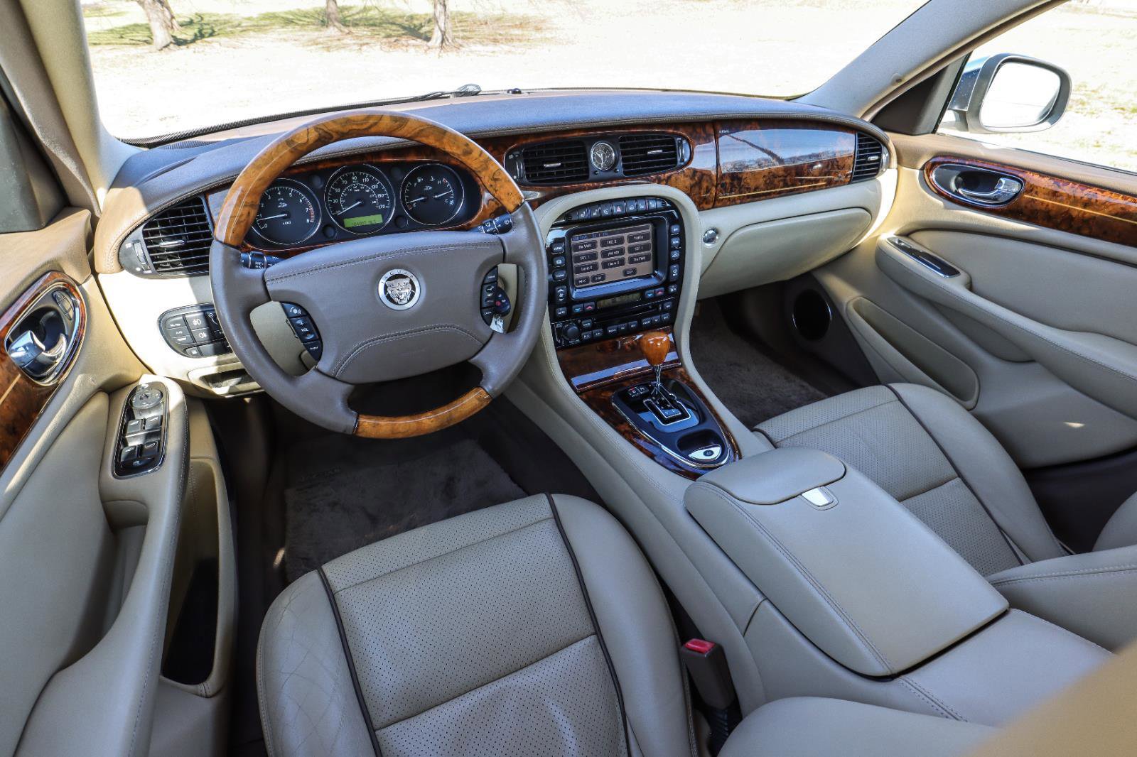 Used 2008 Jaguar XJ8 L image 21