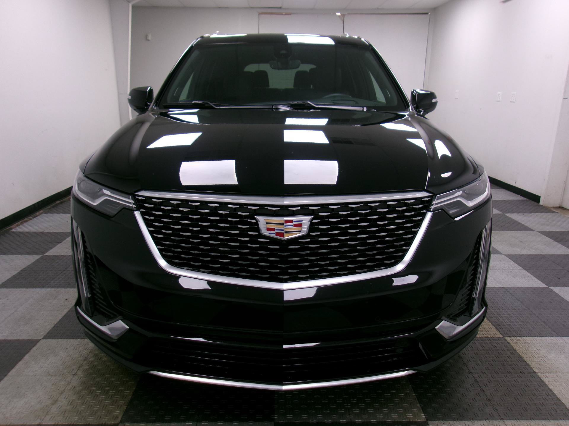 Used 2024 Cadillac XT6 Premium Luxury w/ Technology Package AWD/4WD image 17