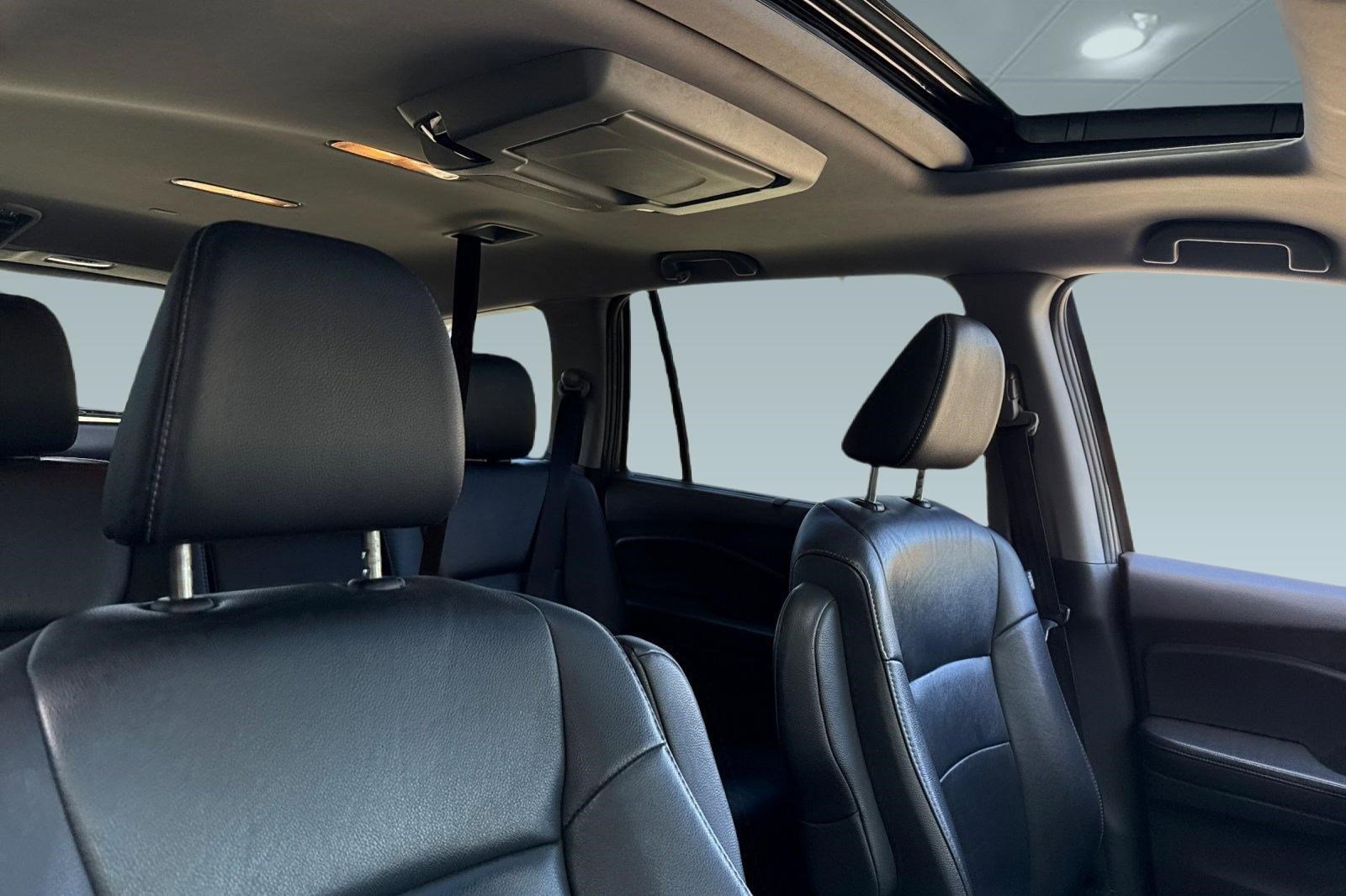 Certified 2020 Honda Pilot Touring image 24