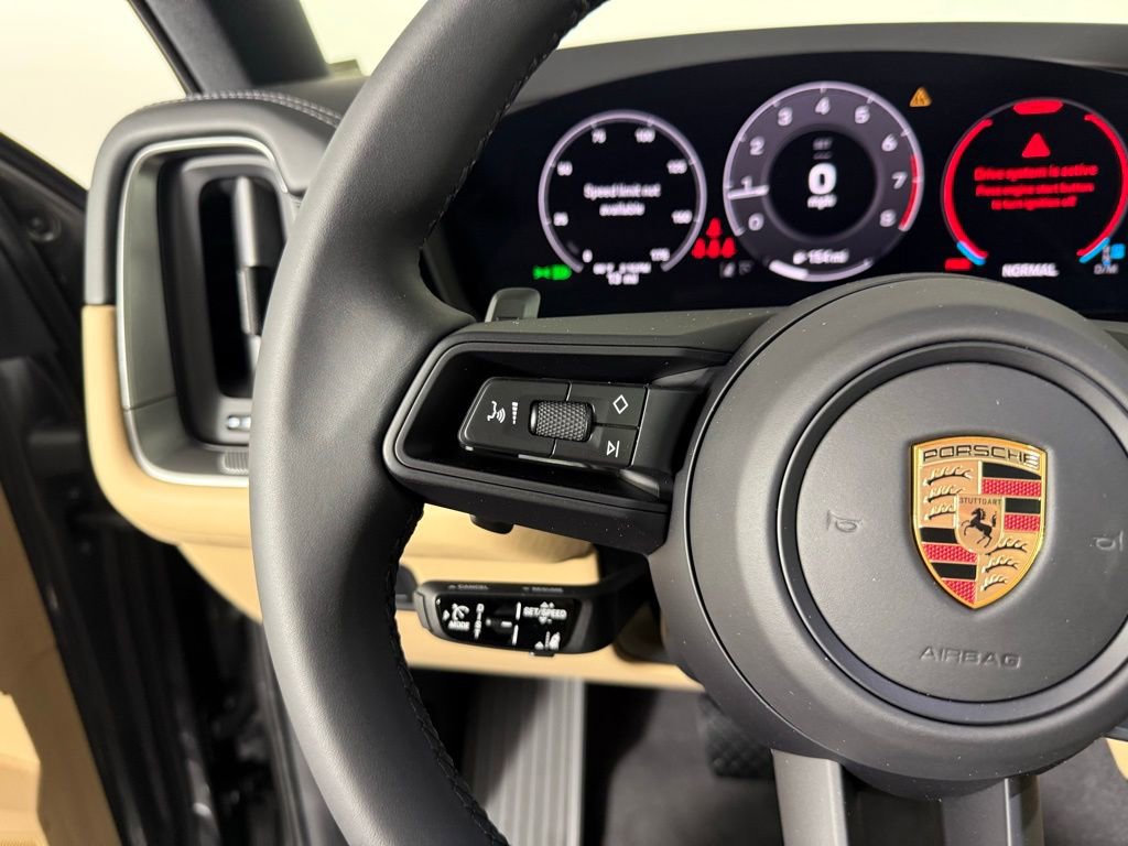 Certified 2025 Porsche Cayenne Coupe image 37