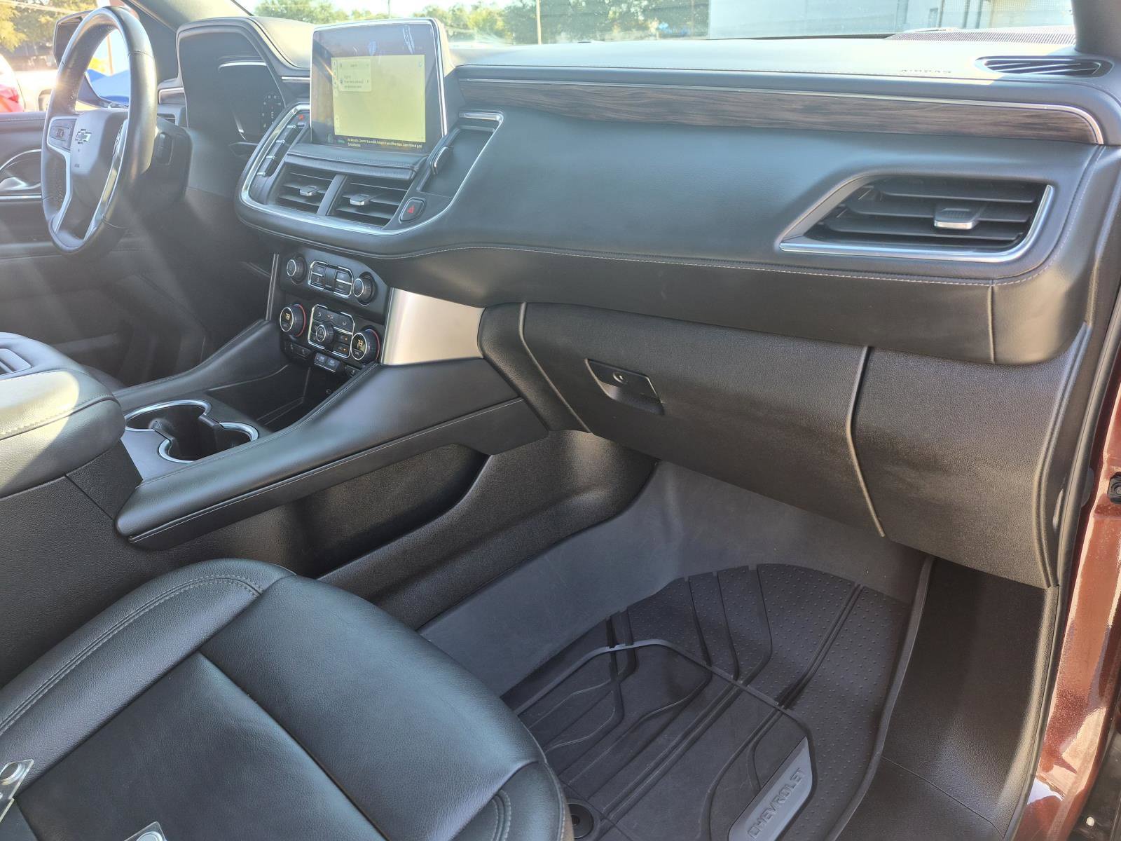 Used 2022 Chevrolet Tahoe Z71 w/ Luxury Package AWD/4WD image 9