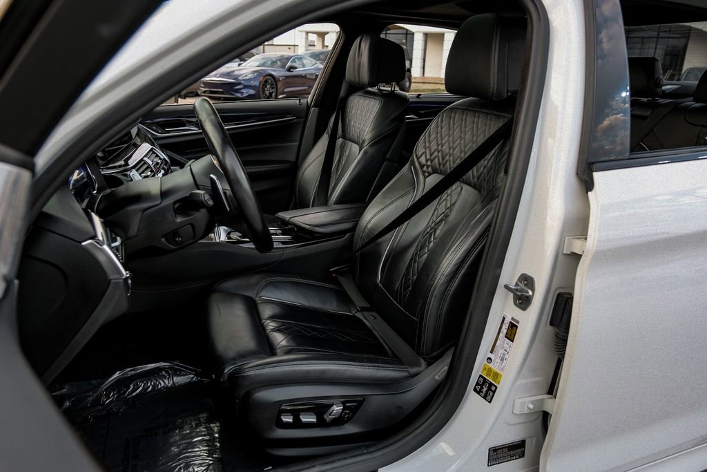 Used 2018 BMW 540i xDrive w/ M Sport Package image 41