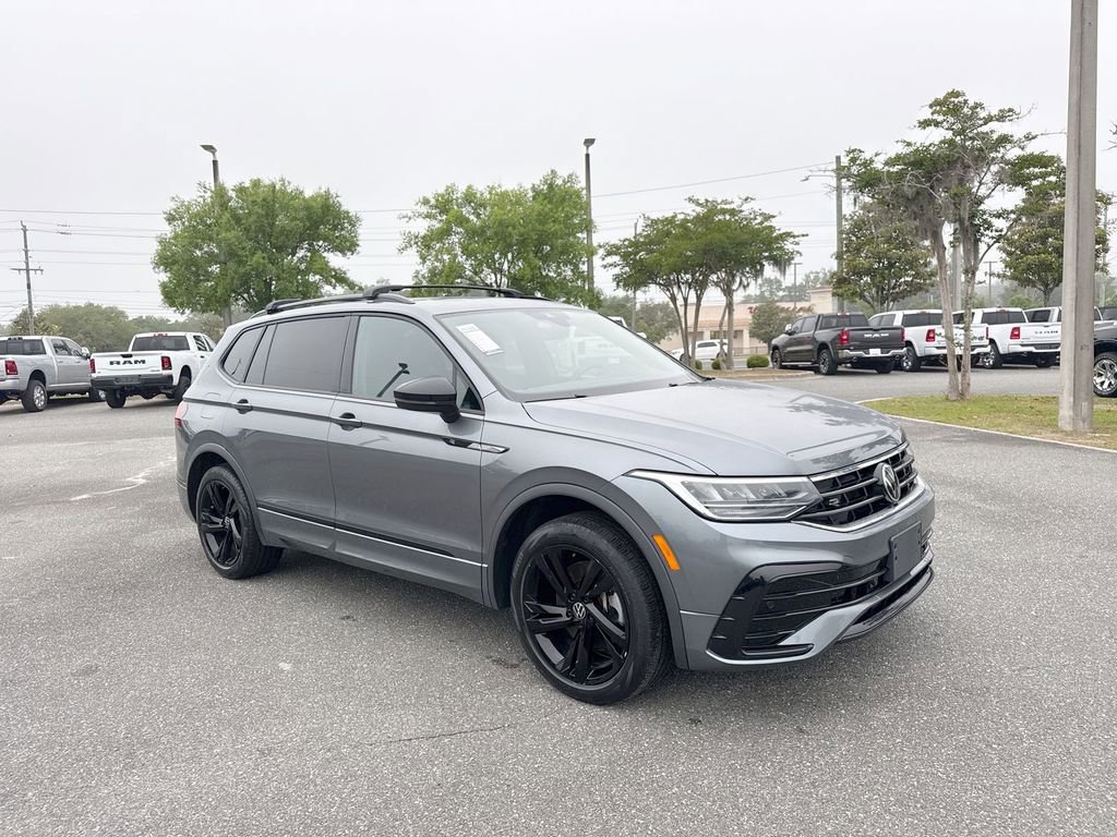 Used 2023 Volkswagen Tiguan SE R-Line FWD image 1