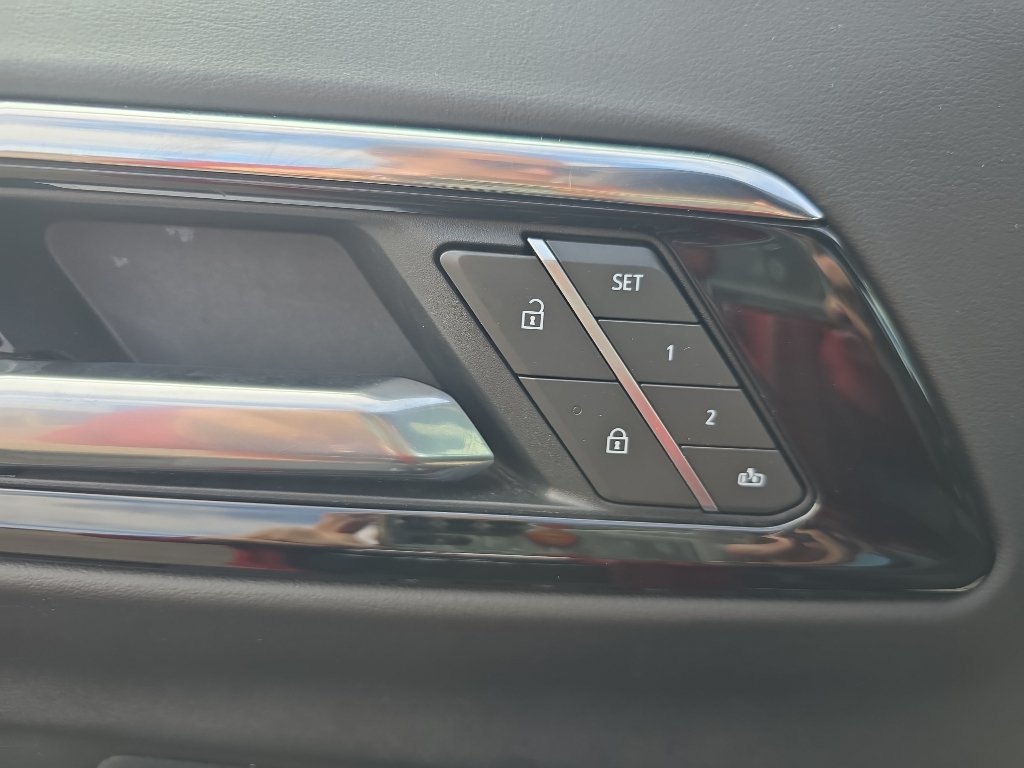 Certified 2025 Chevrolet Suburban Z71 AWD/4WD image 12
