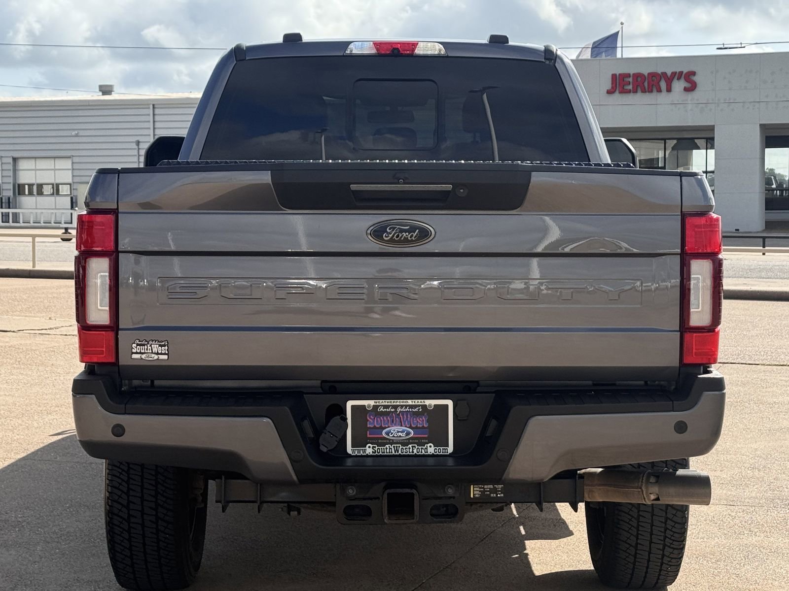 Used 2022 Ford F350 Lariat w/ Black Appearance Package image 5